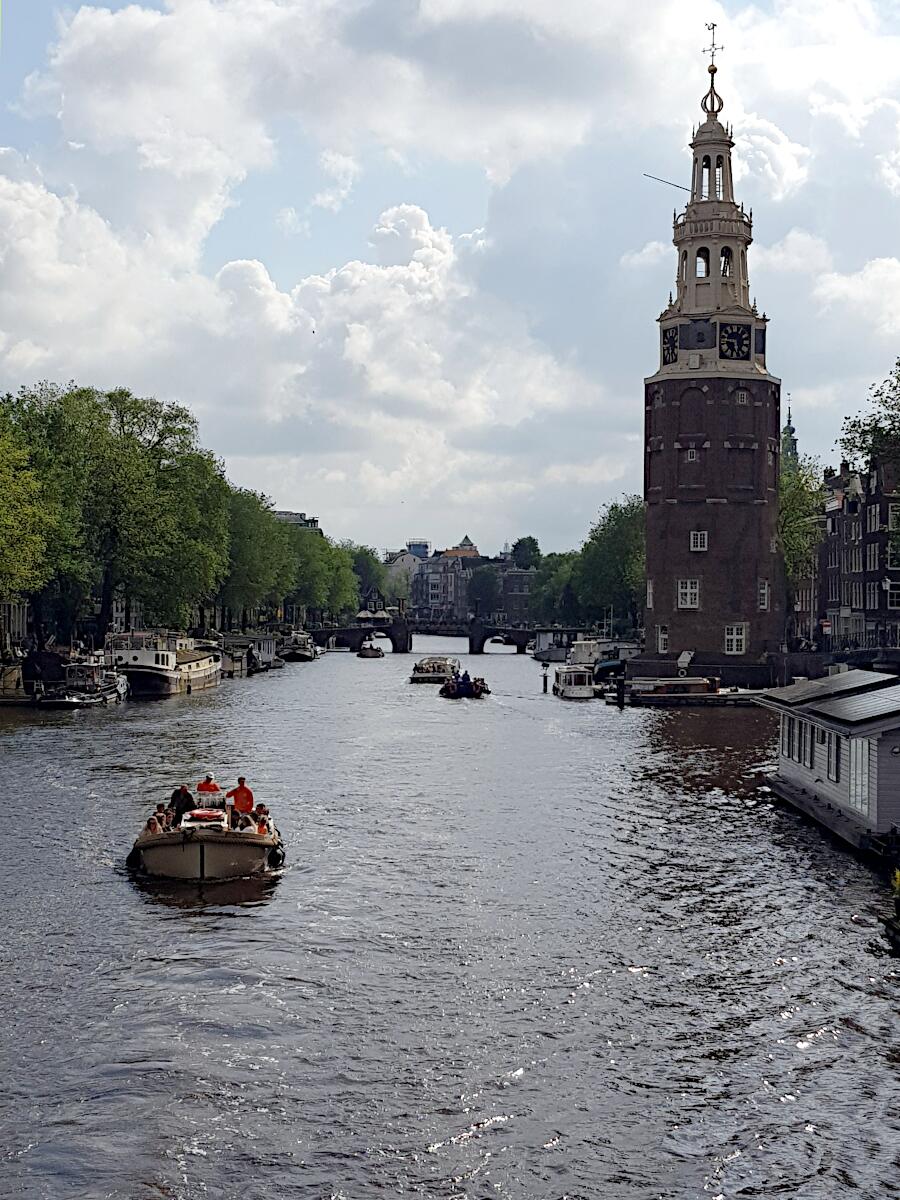 Oudeschans - rechts Montelbaanstoren (1516; 1606)