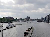 Open Havenfront - im Hintergrund Scheepvaarthuis (1913-16) und Basiliek van de Heilige Nicolaas (1887)