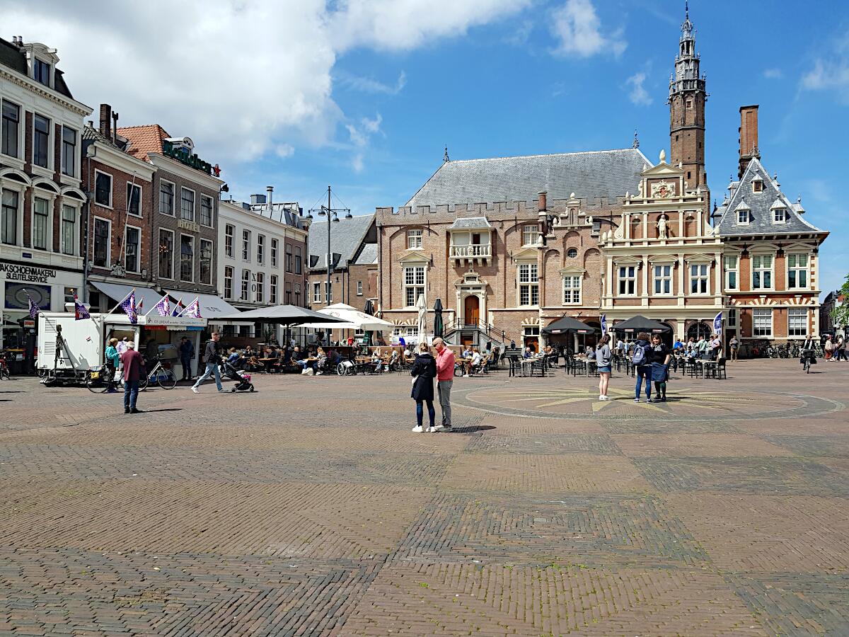 Grote Markt mit Stadhuis (1370)