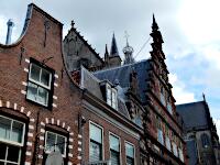 Spekstraat - im Hintergrund Grote of Sint-Bavokerk (1370-1520)