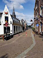 Herenstraat - im Hintergrund Nederlands Hervormde Kerk