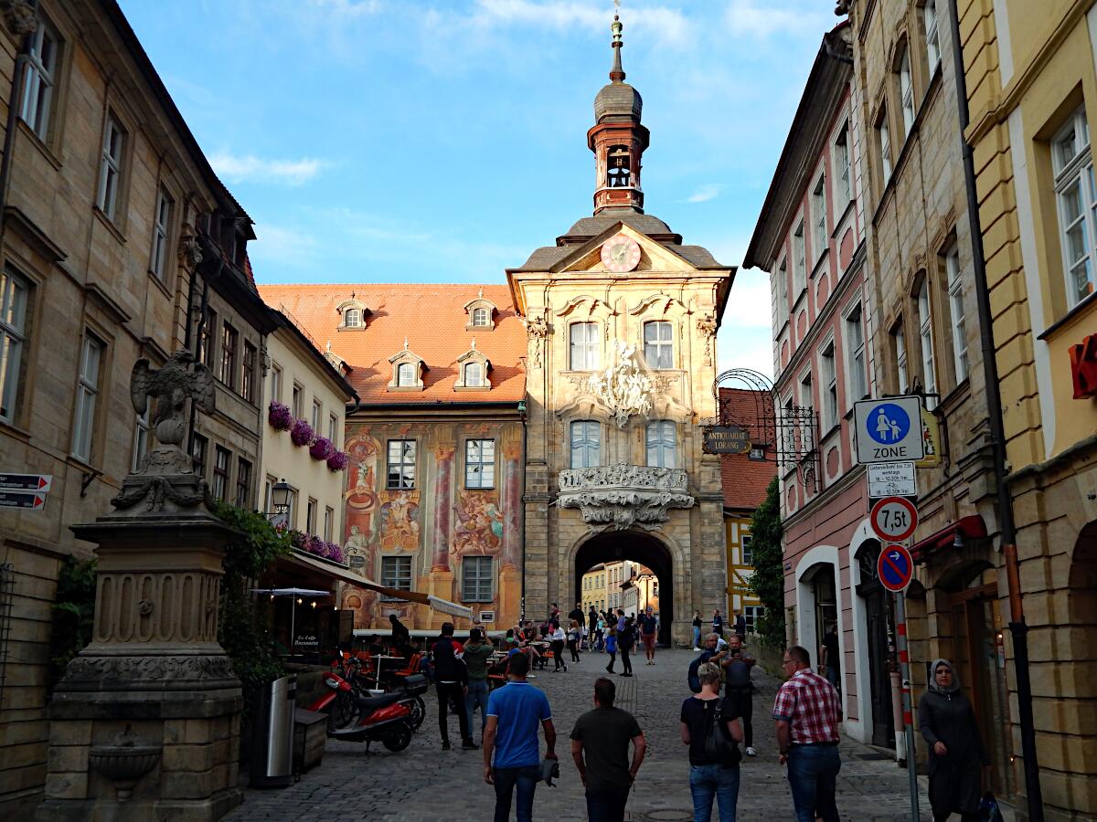 Altes Rathaus (1461-67, 1744-56) - Westansicht von Karolinenstrae