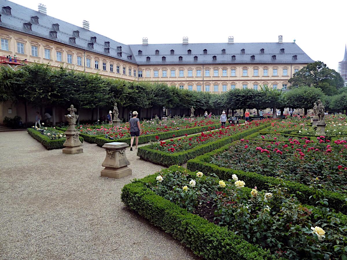 Neue Residenz (ab 1602, 1697-1703) - Rosengarten (1733)