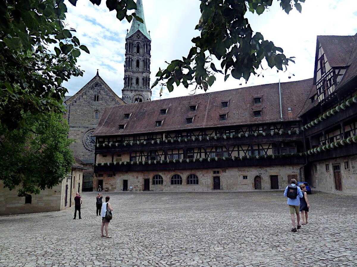 Alte Hofhaltung (15. Jh.) - Innenhof