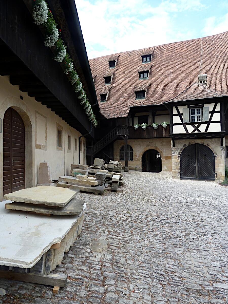 Alte Hofhaltung (15. Jh.) - Innenhof