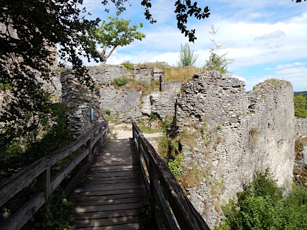 Burgruine Neideck - Br�cke zur Kernburg