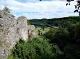 Burgruine Neideck - S�dwestmauer Kernburg mit Halsgraben
