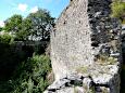 Burgruine Neideck - S�dwestmauer Kernburg mit Halsgraben