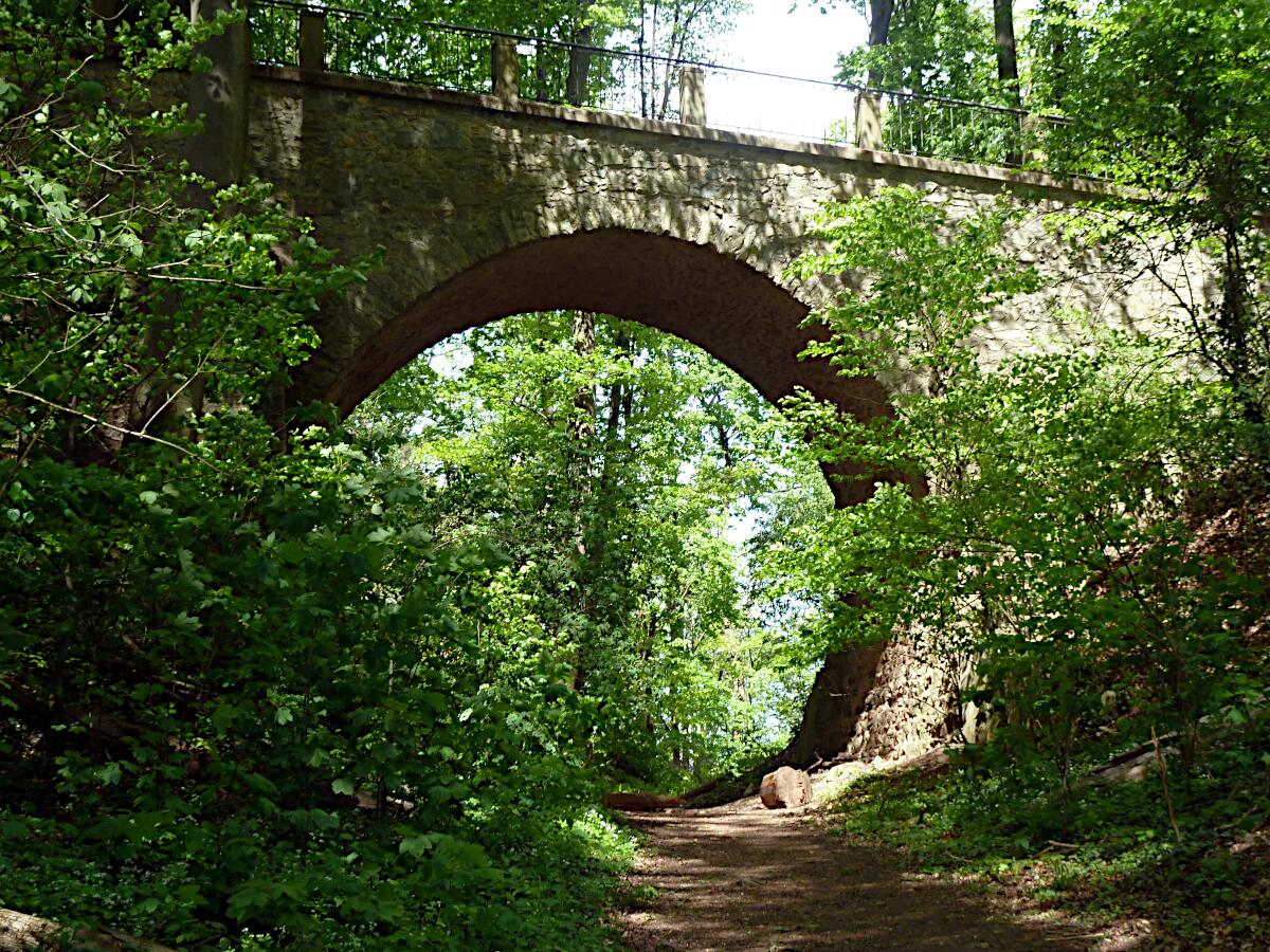 Schloss Auerbach (ab 1222) - Zugangsbrcke (Ostseite)