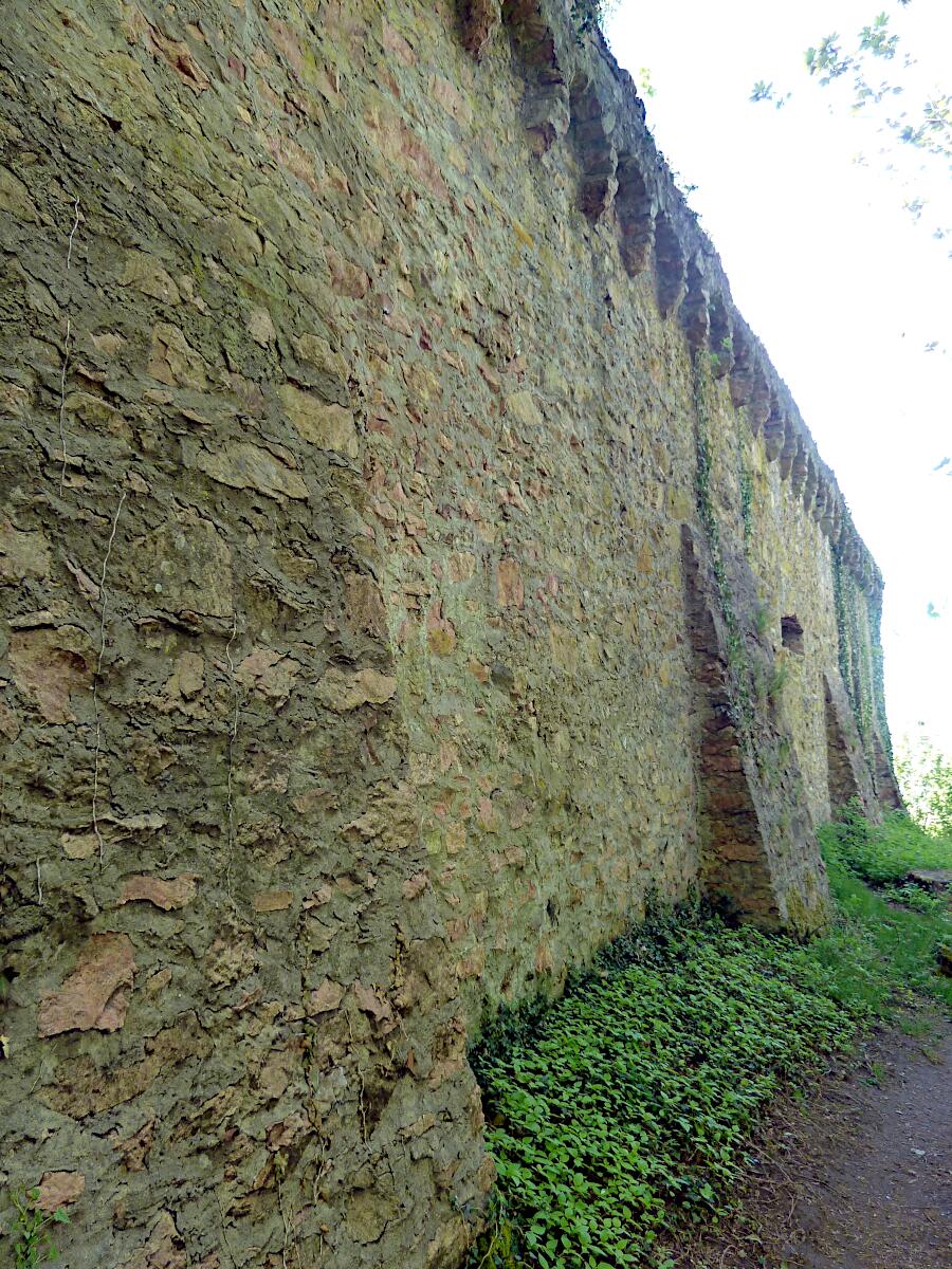Schloss Auerbach (ab 1222) - Ringmauer