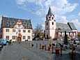 Marktplatz - mit Rathaus und ev. Stadtkirche