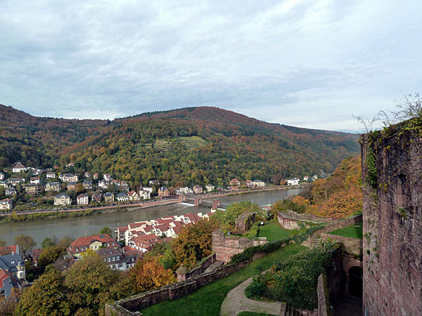 Neckar - Blickrichtung Ost vom Altan des Heidelberger Schlosses