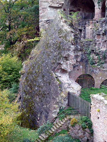 Heidelberger Schloss - gesprengter Kraut(Pulver)turm (17. Jh.)