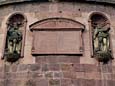Heidelberger Schloss (ab Anfang 13. Jh.) - Dicker Turm mit Inschrift und Figuren Ludwig V. und Friedrich V.