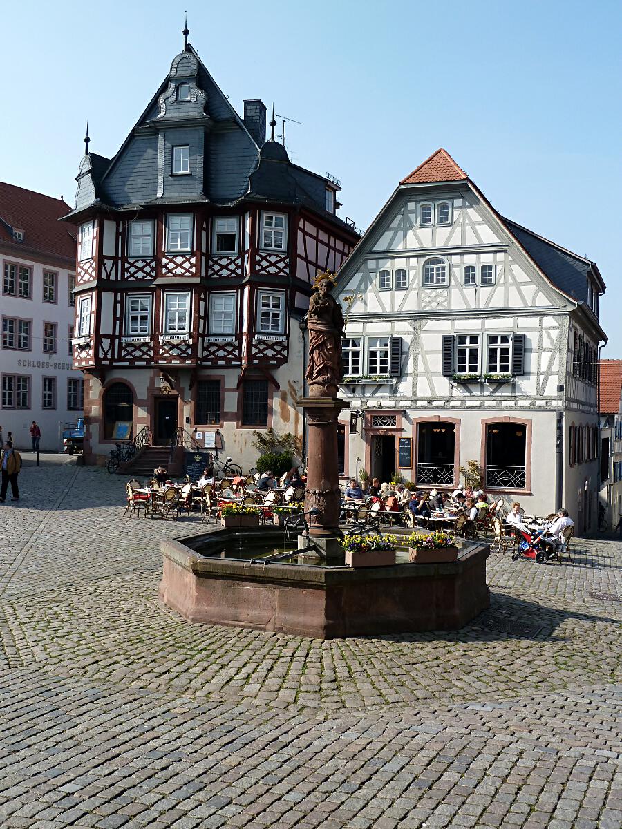 Groer Markt - Liebig-Apotheke (linke Seite; 1708)