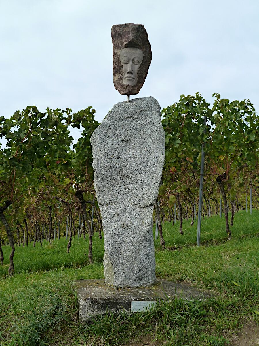 Heppenheimer Steinkopf - Skulptur 'Der Steinkopf auf dem Steinkopf'