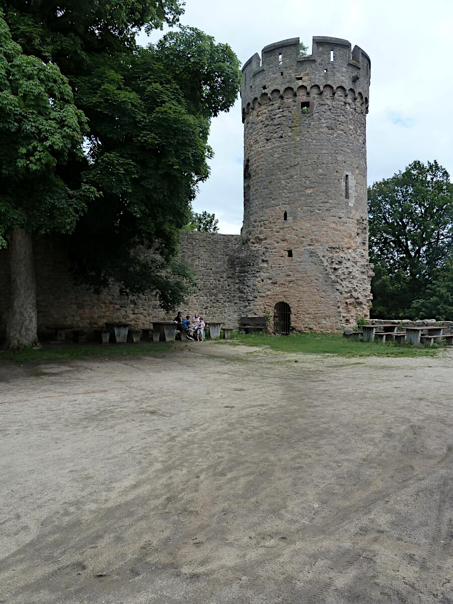 Starkenburg (ab 1065) - Hambacher Turm (14. Jh.)
