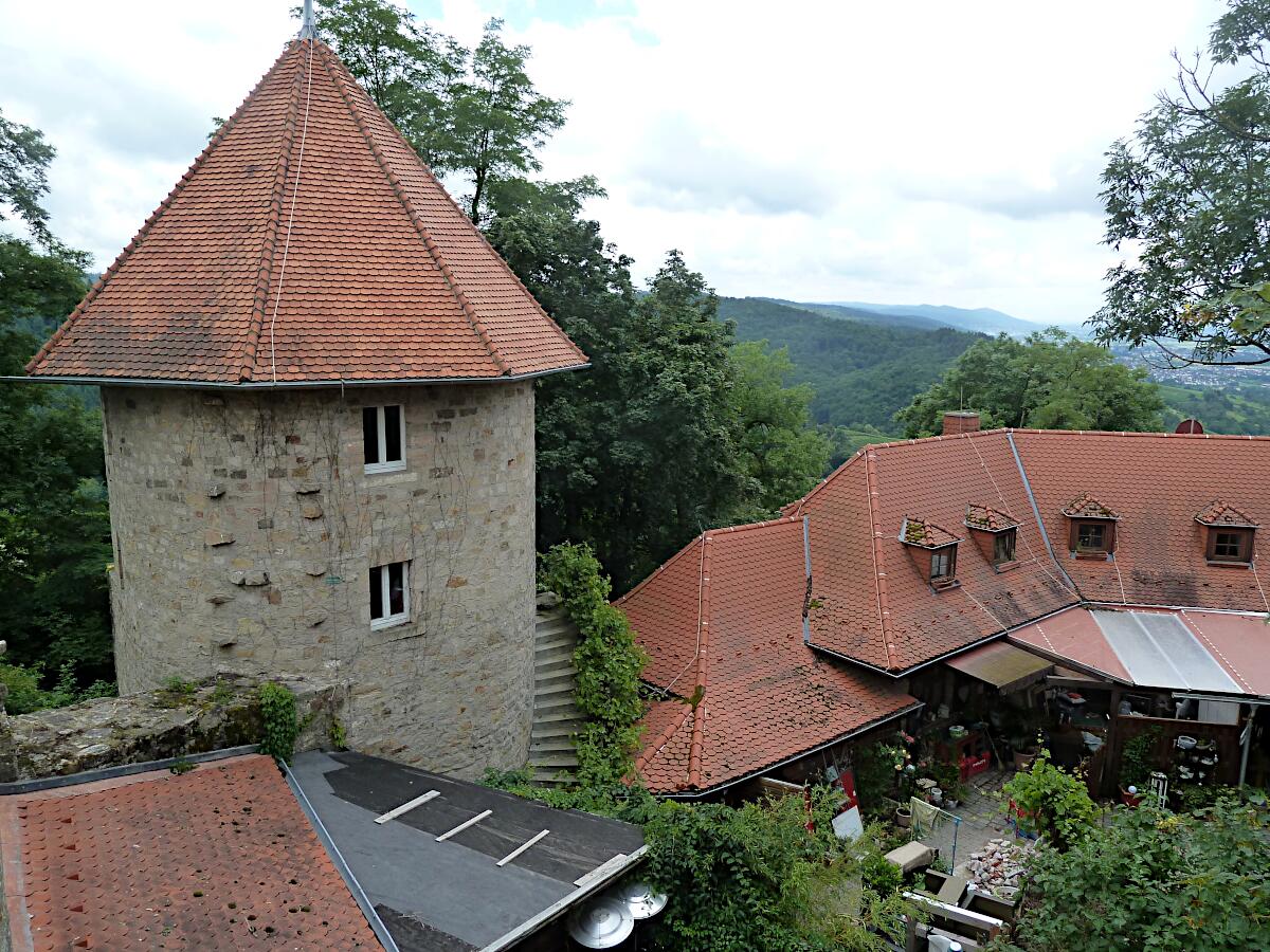 Starkenburg (ab 1065) - Kchenturm mit Burgschnke