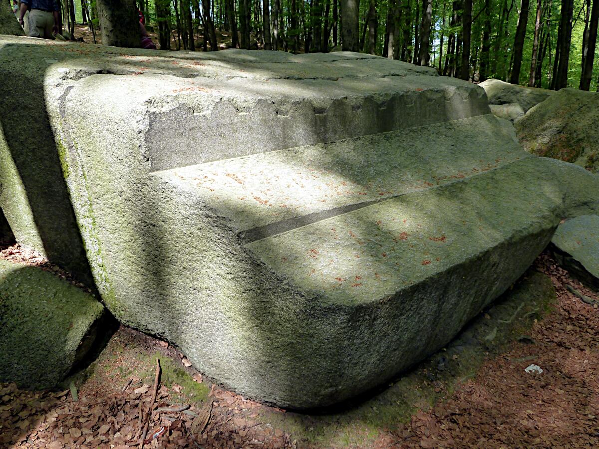 Rmischer Altarstein mit Keiltaschen (ca. 2.-4- Jh.)
