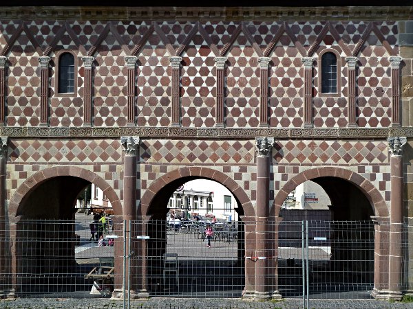 Karolingische Torhalle (um 800) - Ostansicht