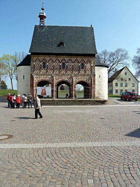 Karolingische Torhalle (um 800) - Westansicht