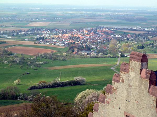 Veste Otzberg - Ortsteil Lengfeld (im Vordergrund Giebel Kommandantenhaus)