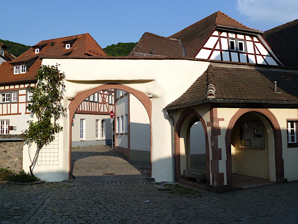 Schlsschen - Toreinfahrt