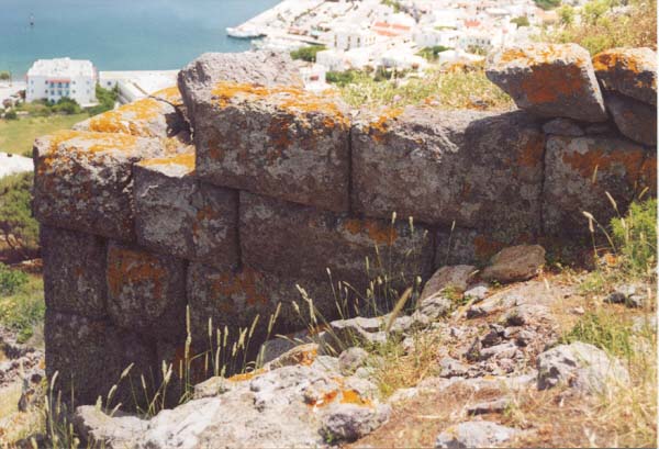 Mauerreste der Akropolis