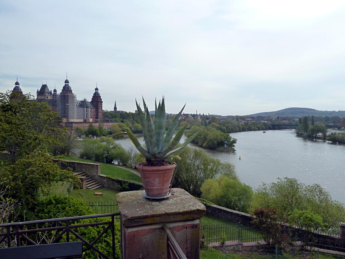 Schloss Johannisburg (1605-14), Schlosspark, Maininsel