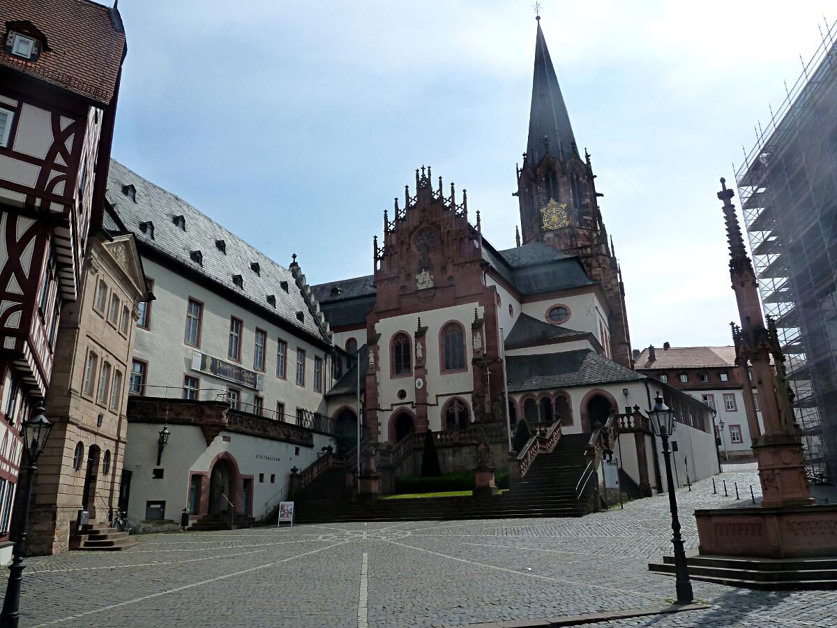 Stiftsplatz mit St. Peter und Alexander (ab 975)