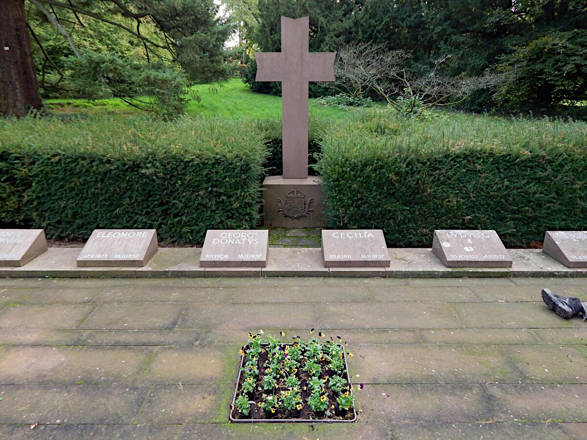 Park Rosenhhe - Grber der Familie Ernst Ludwigs (1937)