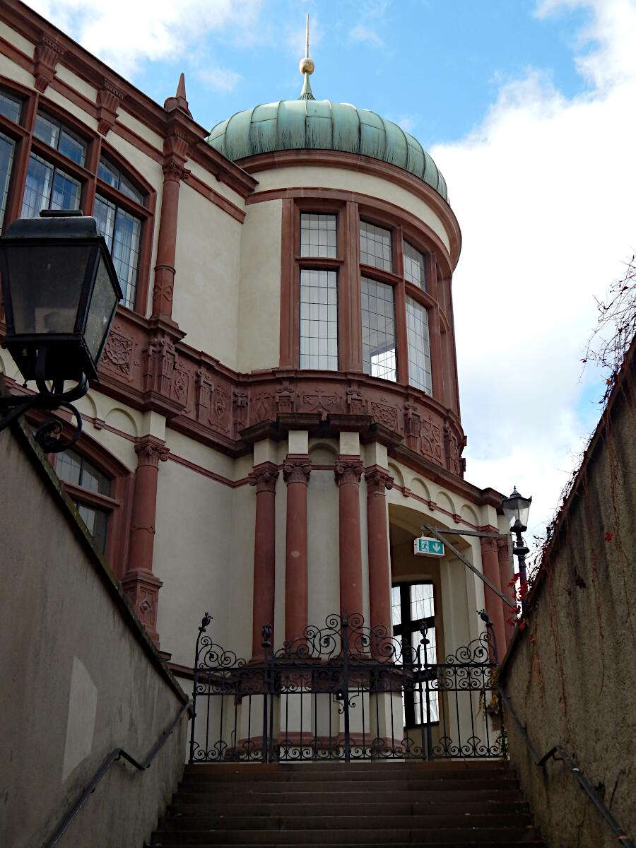 Residenzschloss (ab 1567) - Herrenbau mit Eckturm