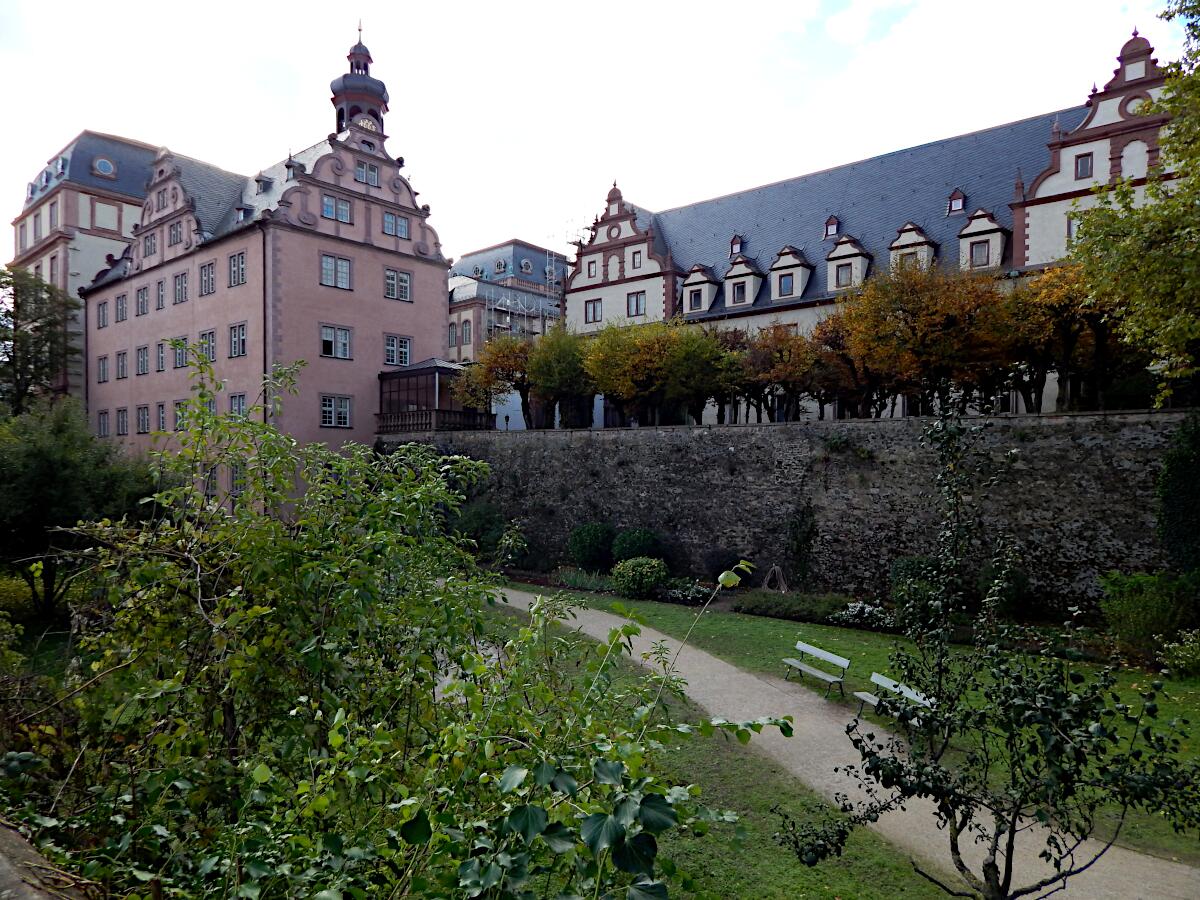 Residenzschloss (ab 1567) - Ostansicht mit Graben