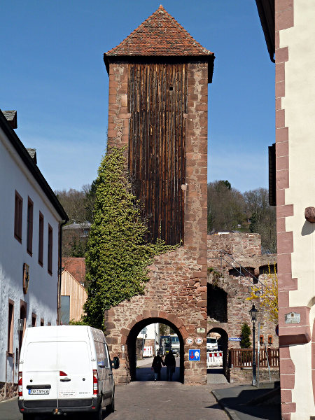 Inneres Holztor (13. Jh.)