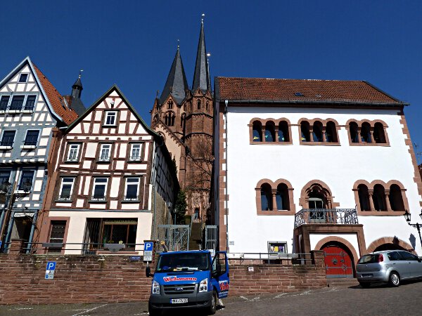 Untermarkt - rechts Romanisches Haus (12. Jh.)