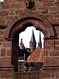 Kaiserpfalz (12. Jh.) - im Hintergrund Marienkirche
