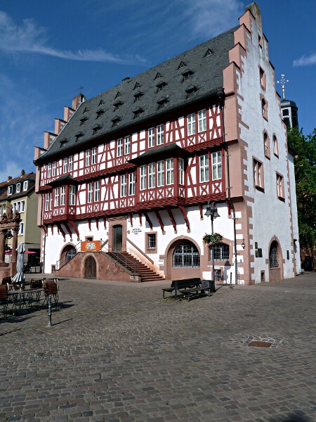Altstdter Rathaus (ab 1537; Rekonstr. 1958) - Deutsches Goldschmiedehaus