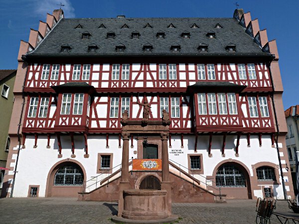 Altstdter Rathaus (ab 1537; Rekonstr. 1958) - Deutsches Goldschmiedehaus