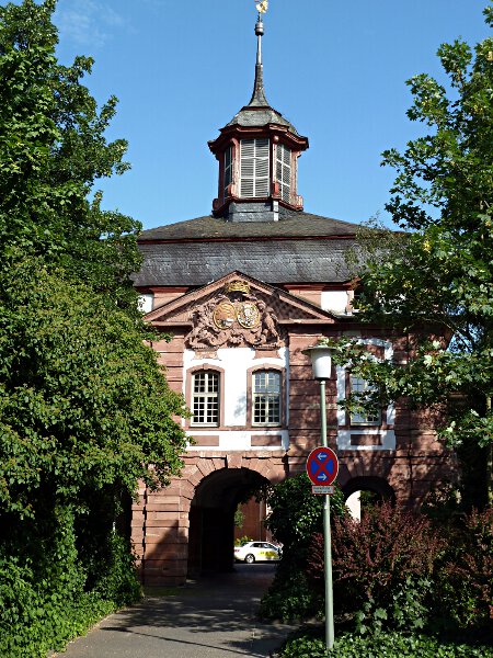 Frankfurter Tor (1722; Rekonstr. 1953-55)