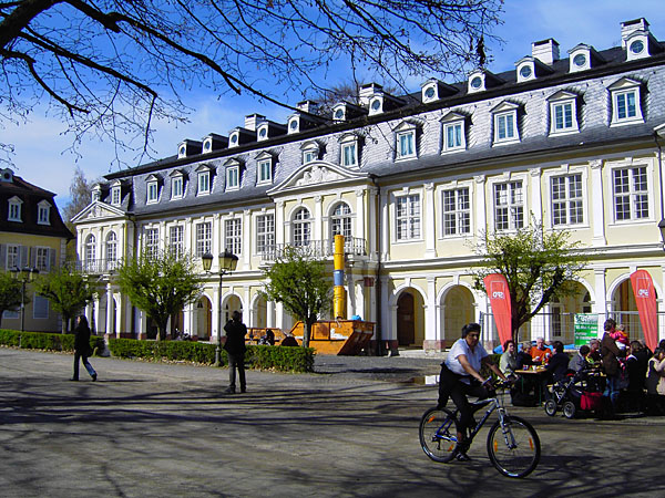 Wilhelmsbad - Arkadenbau mit Promenade (Hessisches Puppenmuseum)
