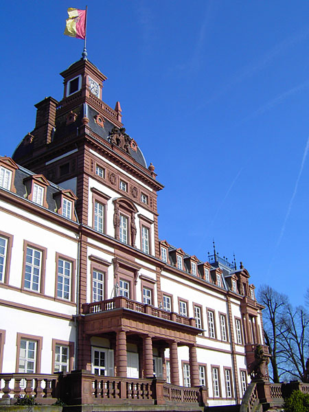 Schloss Philippsruhe - Mitteltrakt mit Haupttreppenhaus, Sulenportikus und Kuppel (1875-80)