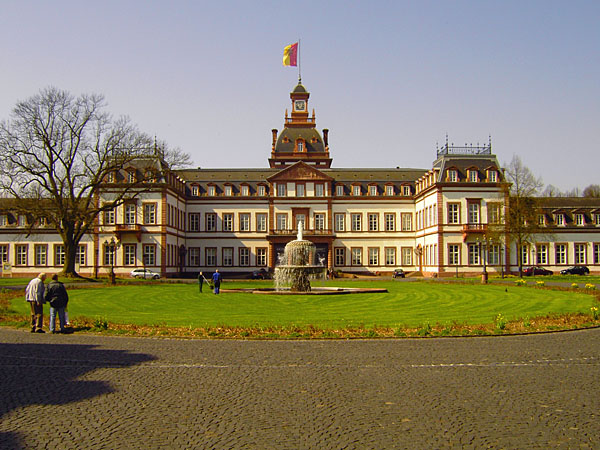 Schloss Philippsruhe - Ostansicht mit Ehrenhof