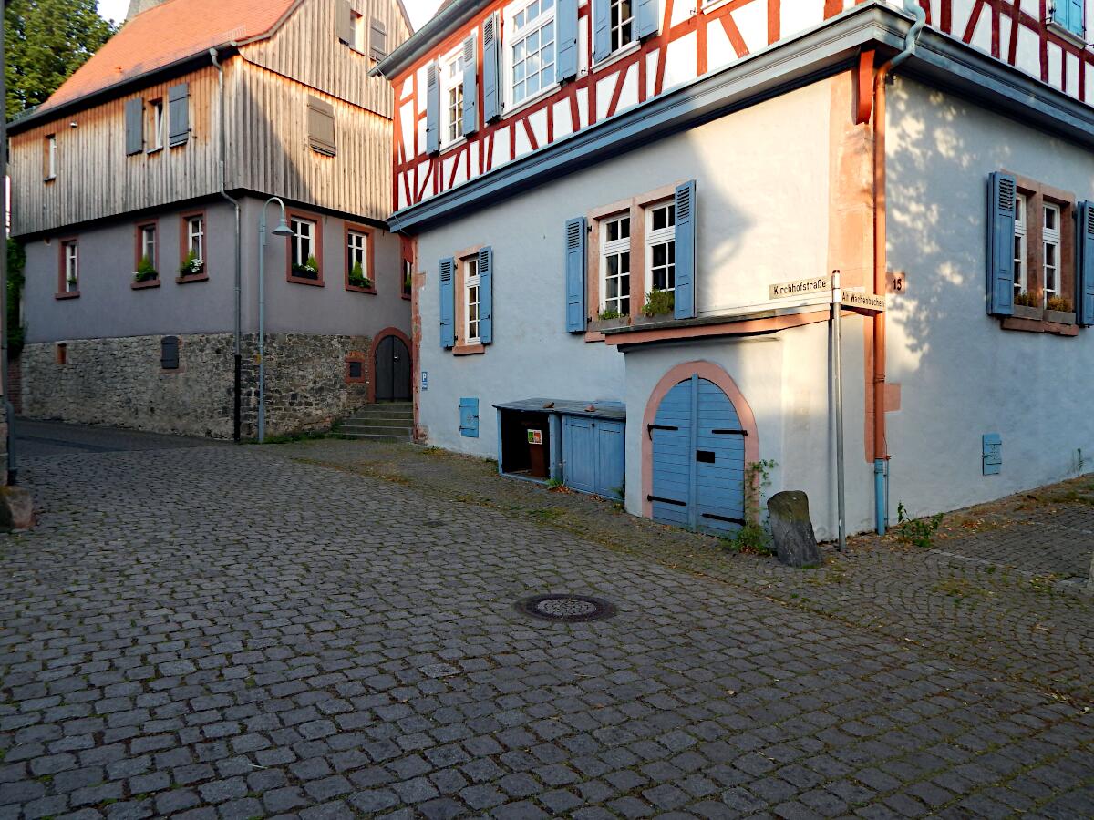 Kirchhofstrae - rechts Altes Rathaus (1555)