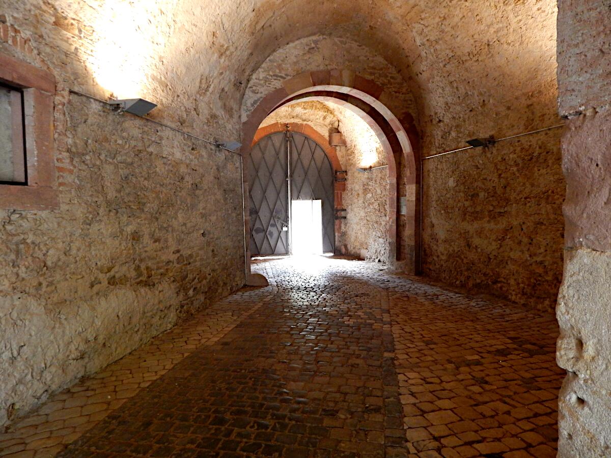 Mainzer Zitadelle (162029) - Torweg mit Falltoranlage Sdwest