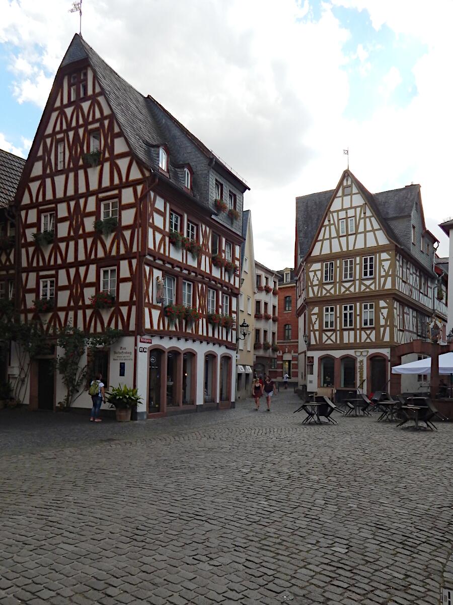 Kirschgarten - Haus zum Aschaffenberg (um 1500), Haus Zum Beimburg (Ende 16. Jh.)