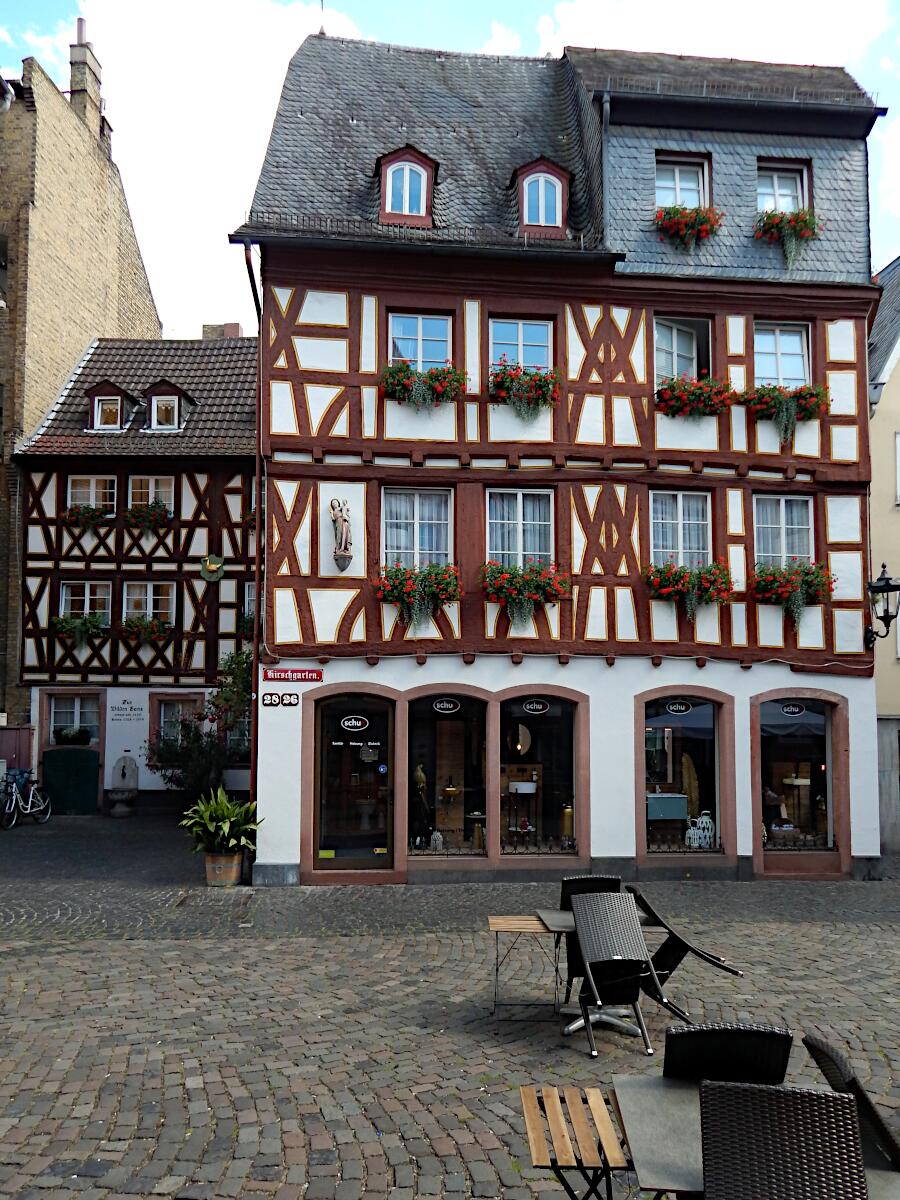 Kirschgarten - Haus zum Aschaffenberg (um 1500)