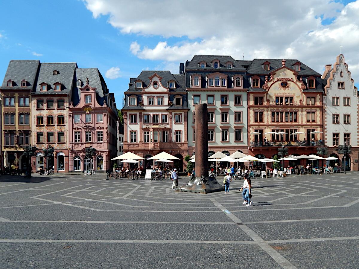 Markt mit Heunensule