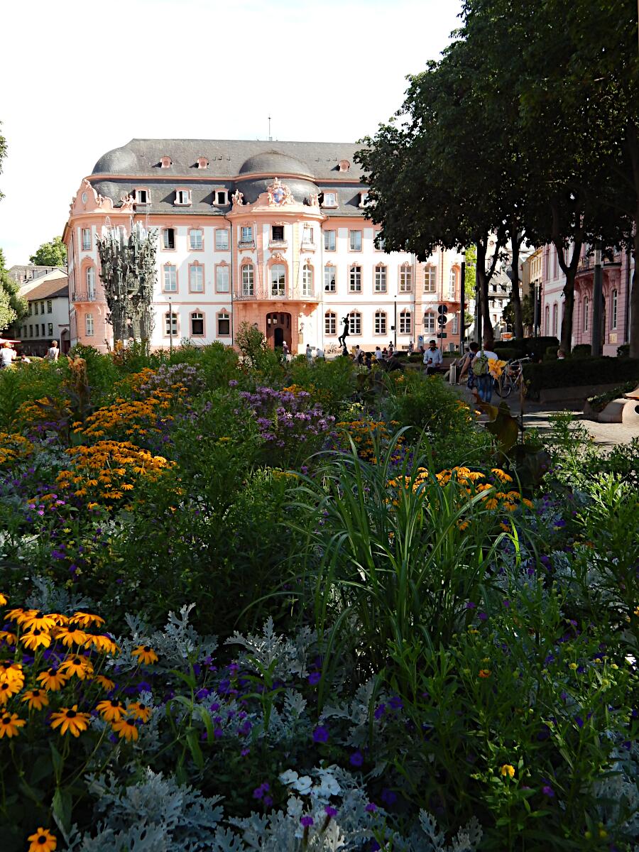 Schillerplatz - Osteiner Hof (1747-52)