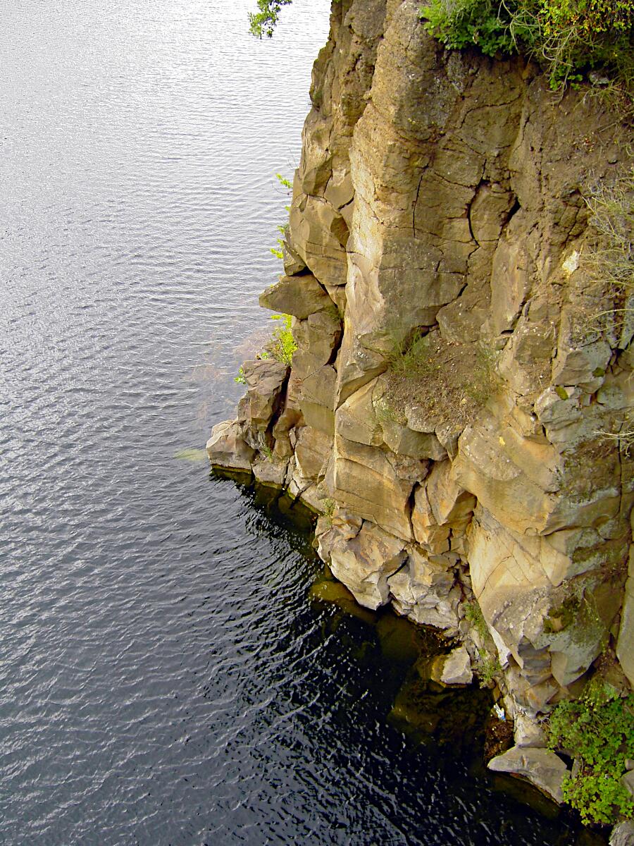 Steilwand am Vogelsberger See