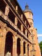 Isenburger Schloss - Stadtansicht mit Detail der Renaissancefassade (1559-64)